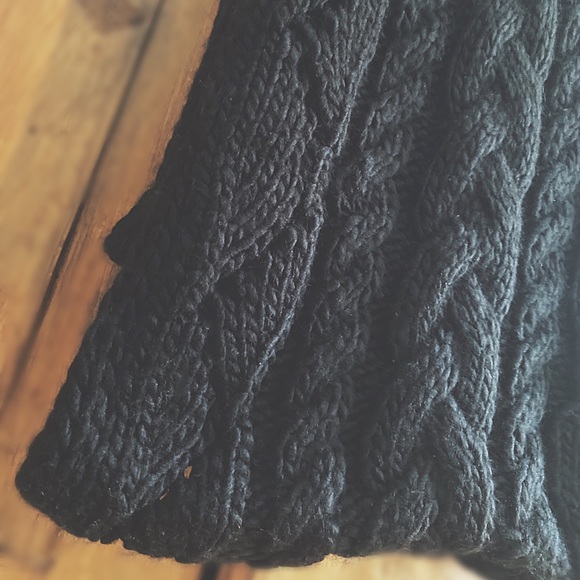 Cable Knit Circle Scarf - Picture 15 of 16